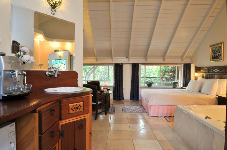 Bedroom 4, Pina Balev Inn