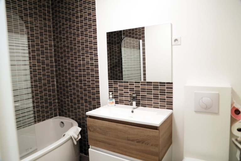 Bathroom 5, Les Suites de Vanves, Hauts-de-Seine