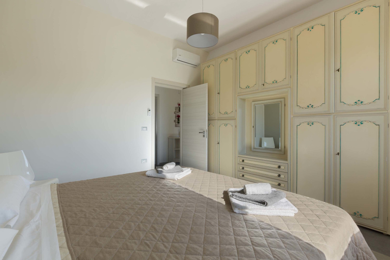 Others 4, Villa Del Conte, Lecce