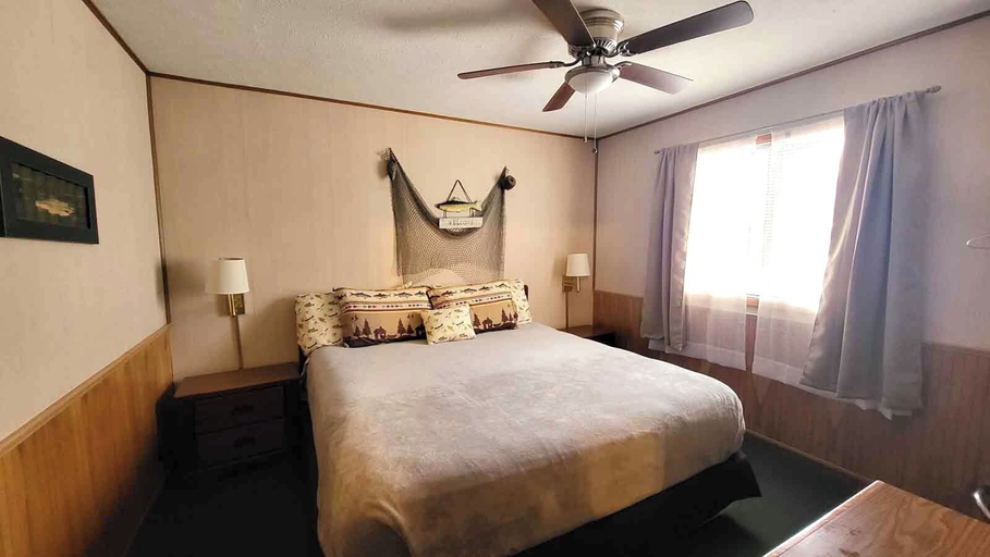 Bedroom 3, Hunter's Friend Resort near Table Rock Lake, Stone