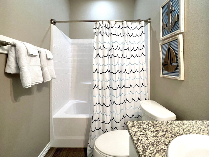 Bathroom 4, Catalina Island-14914, Nueces
