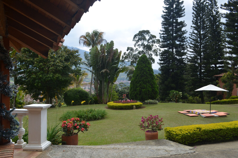 Others 5, Hotel campestre, Copacabana