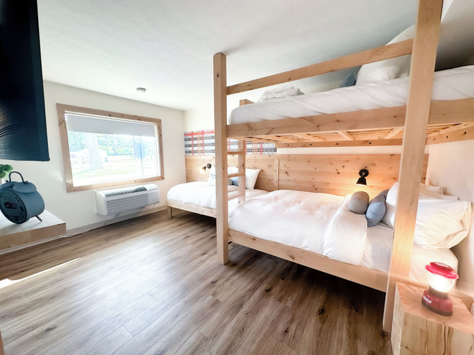 Bedroom 2, Explorer Rest & Recreation, Erie