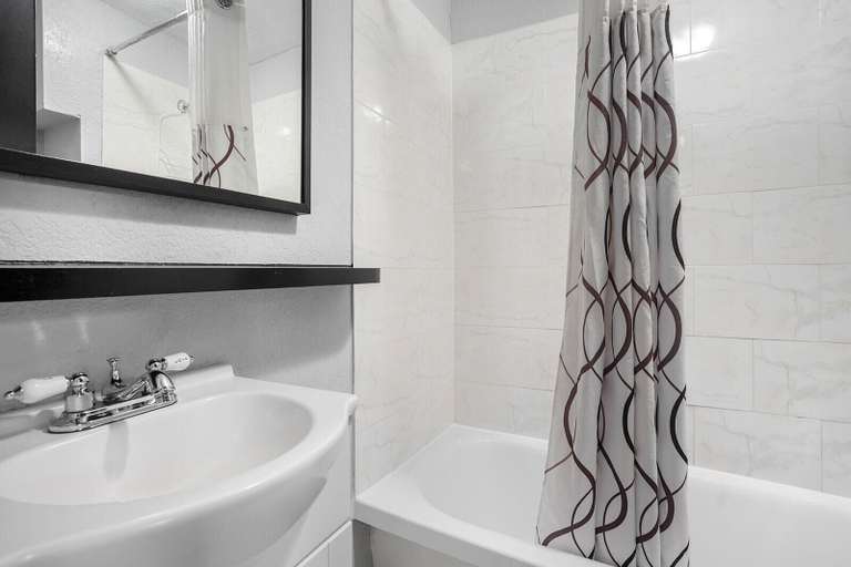 Bathroom 5, Avalon Hotel Downtown St. Petersburg, Pinellas