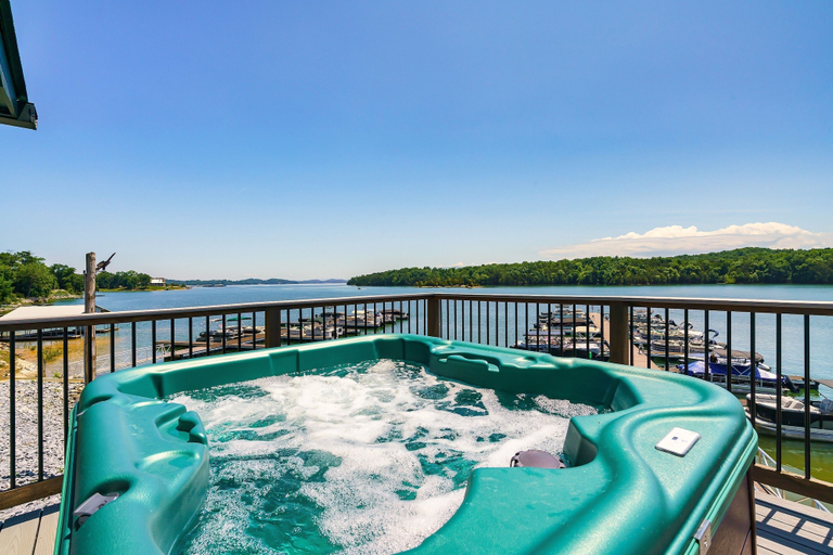 Sport & Beauty 4, The Lodge at Lakeside, Jefferson