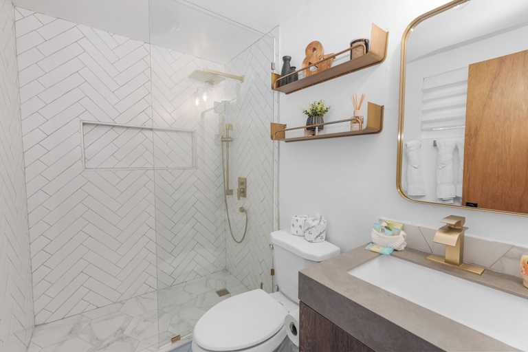 Bathroom, Bearadise, San Bernardino