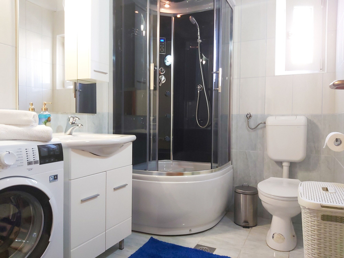 Bathroom 4, Adria Apartments, Dubrovnik