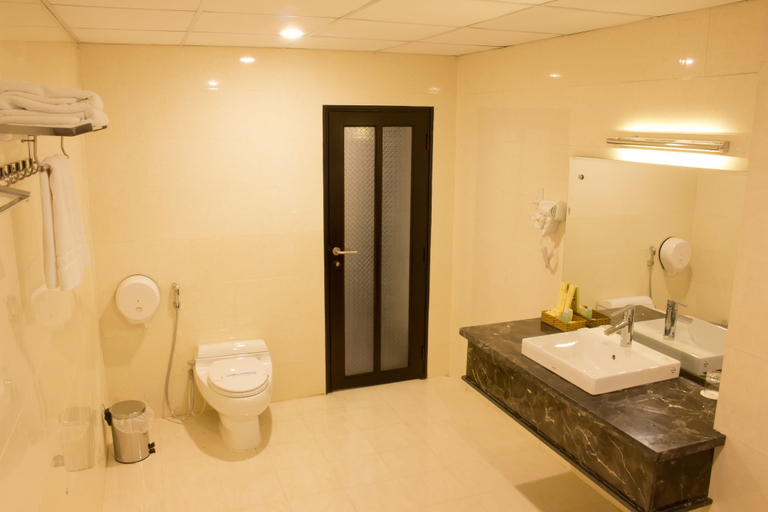 Bathroom 4, International Hotel, Ninh Kiều