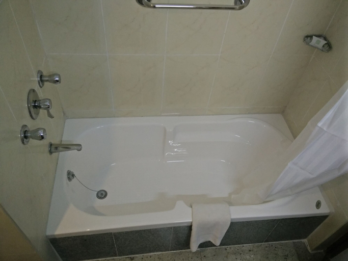 Bathroom 4, Hotel Parisutham, Thanjavur