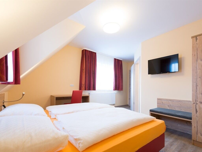 Bedroom 4, Landgasthof Schwarzes Ross Gmbh & Co. KG, Ansbach