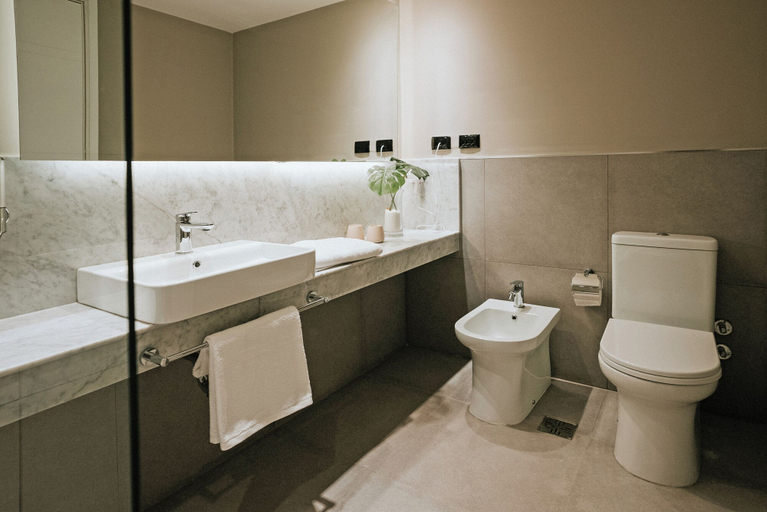 Bathroom 4, Howard Johnson Plaza La Ribera, San Fernando