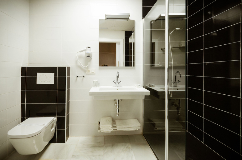 Bathroom 5, Luces de Catedral, Alicante