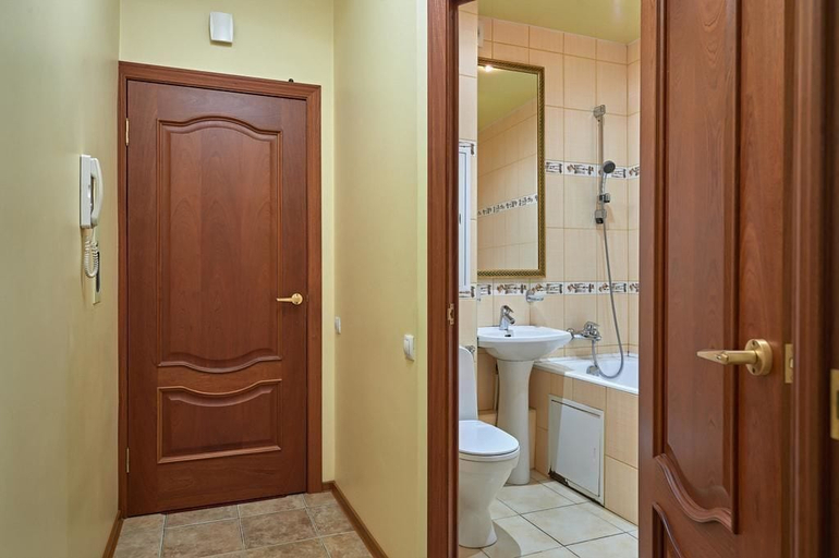 Bathroom 3, Apartments on ul. Savushkina 16, Sankt-Peterburg gorsovet