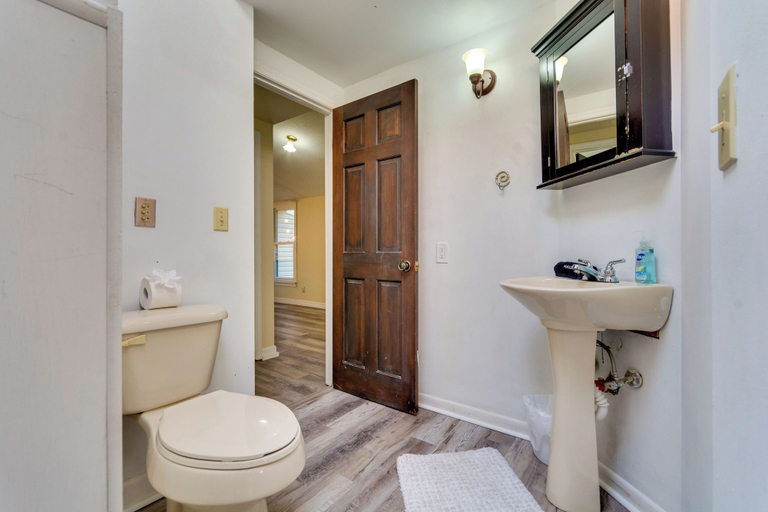 Bathroom 3, Spacious Little Rock Home w/ Yard & Game Room, Pulaski