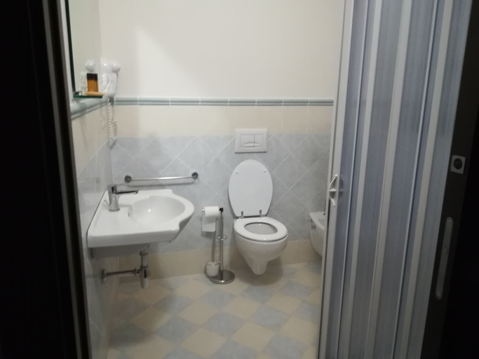 Bathroom 5, Guest House Capitan Libeccio, Vibo Valentia