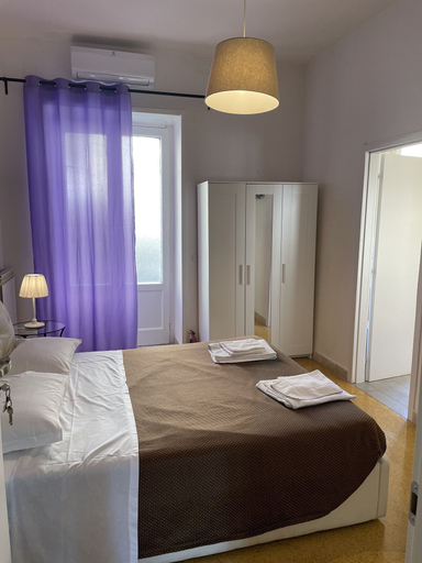 Bedroom 3, B&B Antichi Riverberi in Station, Salerno