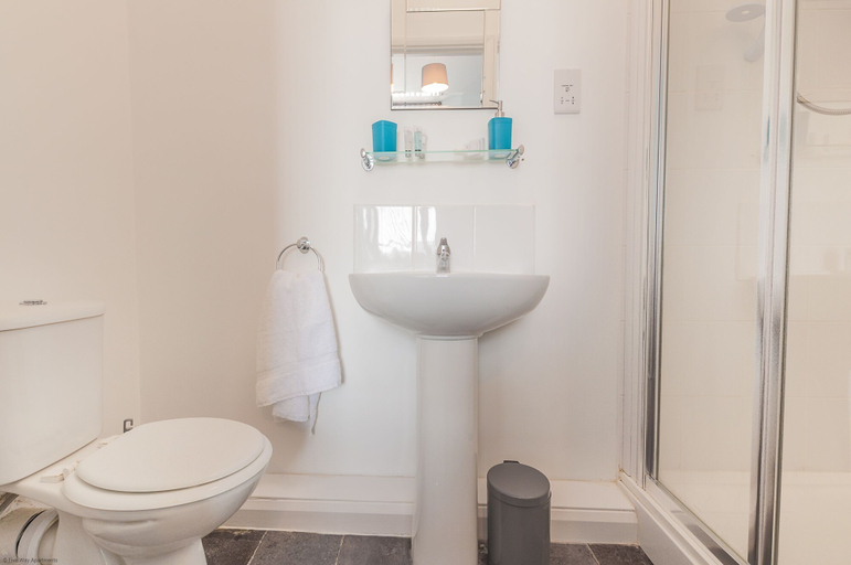 Bathroom 4, Five Way Apartments, Torbay