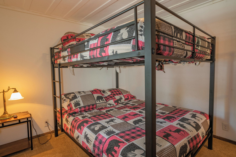 Bedroom 4, Evergreen Paradise, San Bernardino