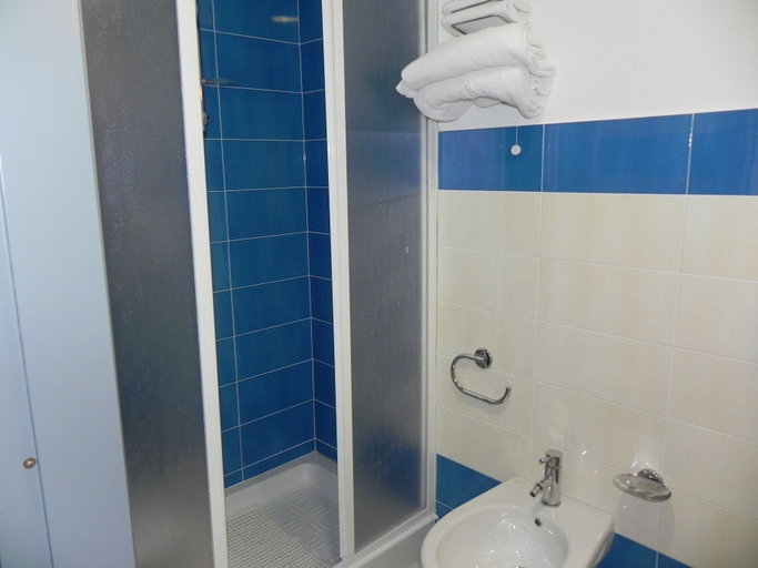 Bathroom 5, San Domenico Hotel, Catanzaro