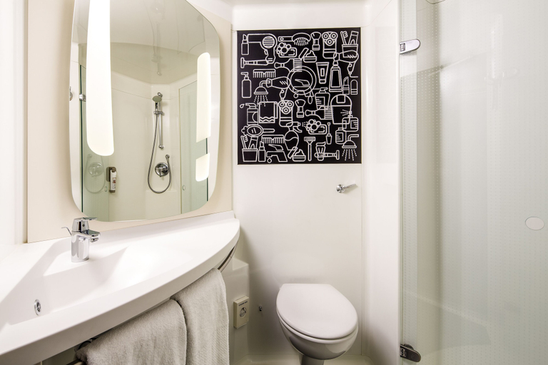 Bathroom 4, ibis London Excel Docklands, London