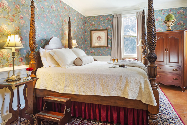 Bedroom 2, Arrowhead Inn, Durham