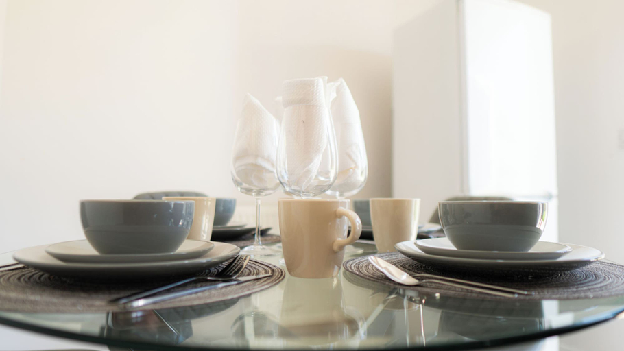 Food & Drinks, Stunning 6-bed House in Milton Keynes, Buckinghamshire