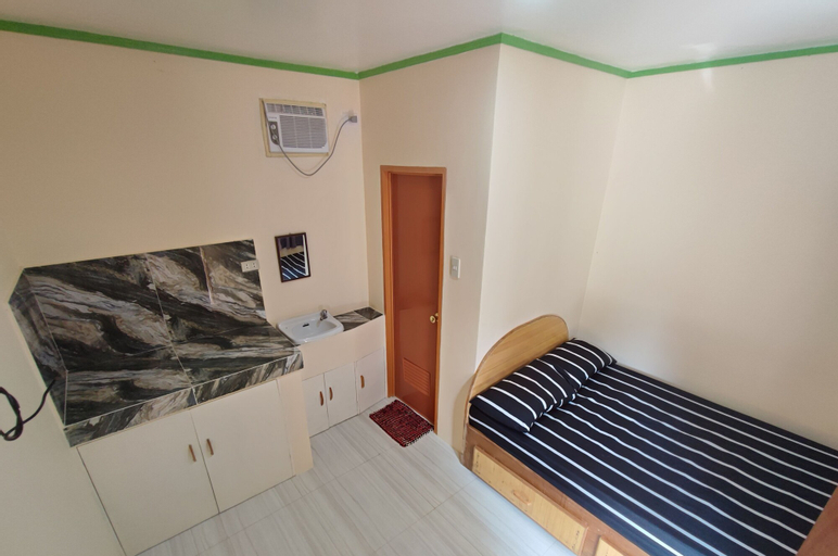 Bedroom 2, Rose Apartments, Anda