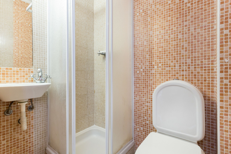 Bathroom 4, The 17 Hostel, Lagos