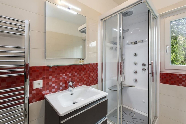 Bathroom 4, Roggia Apartments, Lugano