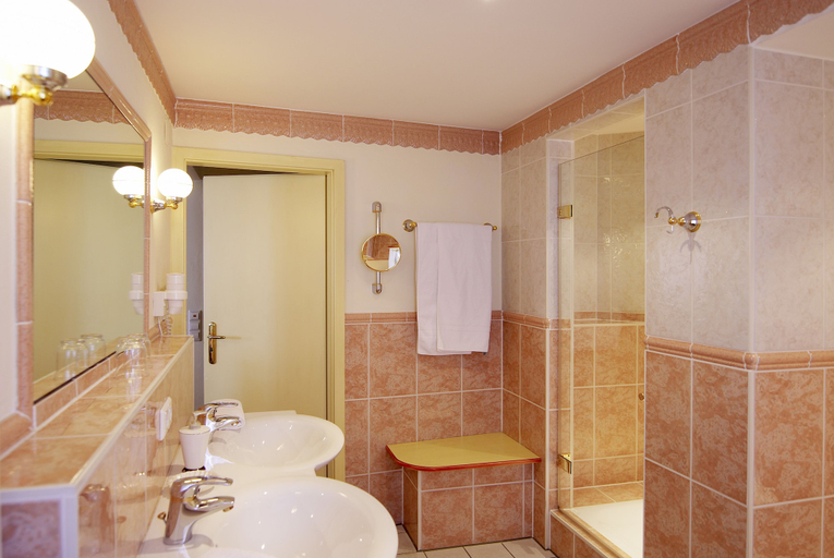 Bathroom 3, Hotel Sonne, Breisgau-Hochschwarzwald