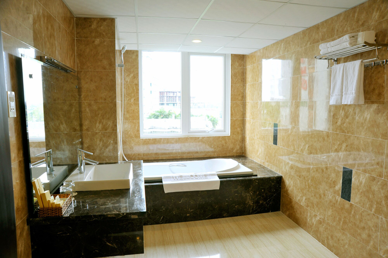 Bathroom 4, International Hotel, Ninh Kiều
