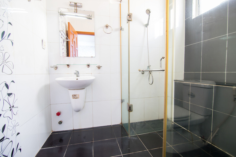 Bathroom 3, S79 Quynh Giang Airport Hotel, Tân Bình