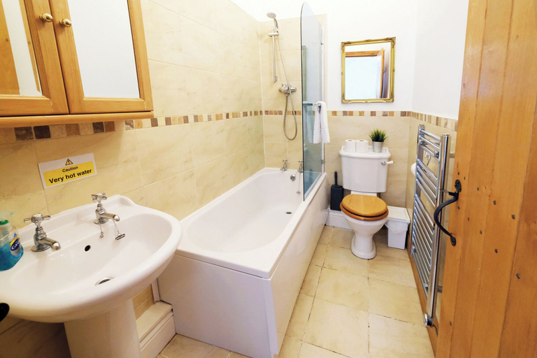 Bathroom, Ocean View Cottage 1 - Llanrhidian, Swansea