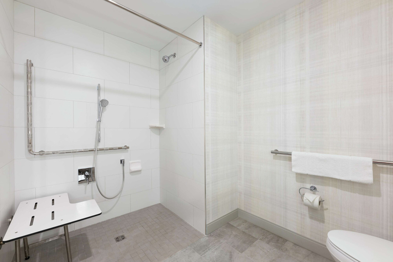 Bathroom 4, Hampton Inn & Suites Charlottetown, Queens