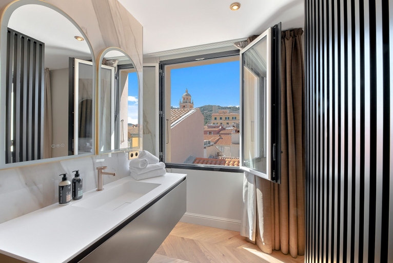Bathroom 5, Hotel San Carlu Citadelle, Corse-du-Sud