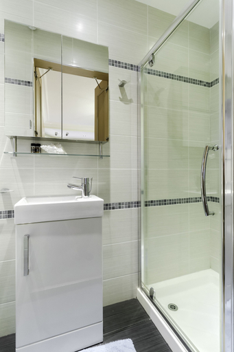Bathroom 2, Brooklyn House, London
