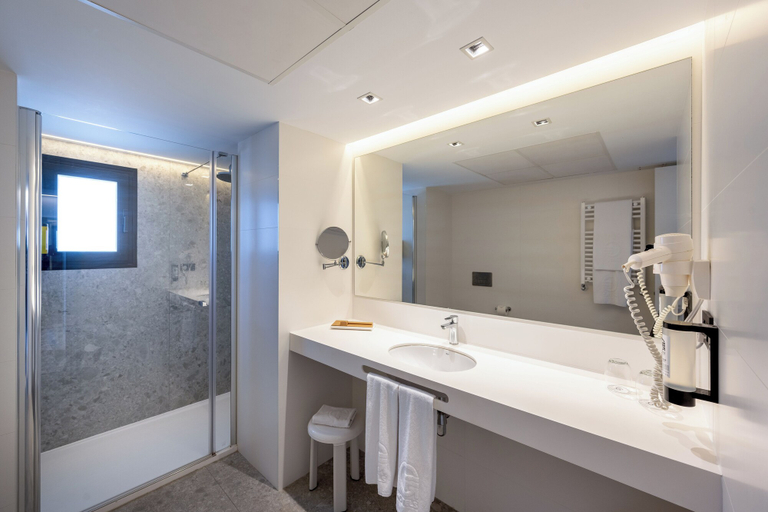 Bathroom 5, Climia Belroy 4* Superior Hotel, Alicante