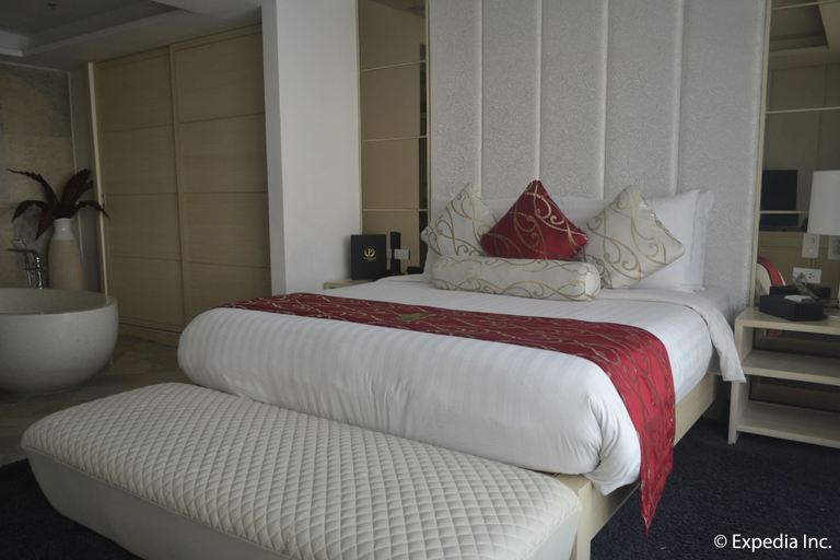 Bedroom 5, The Penthouse Hotel, Mabalacat