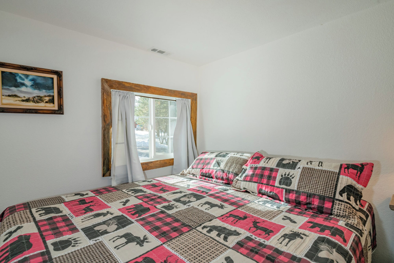 Bedroom 2, Evergreen Paradise, San Bernardino
