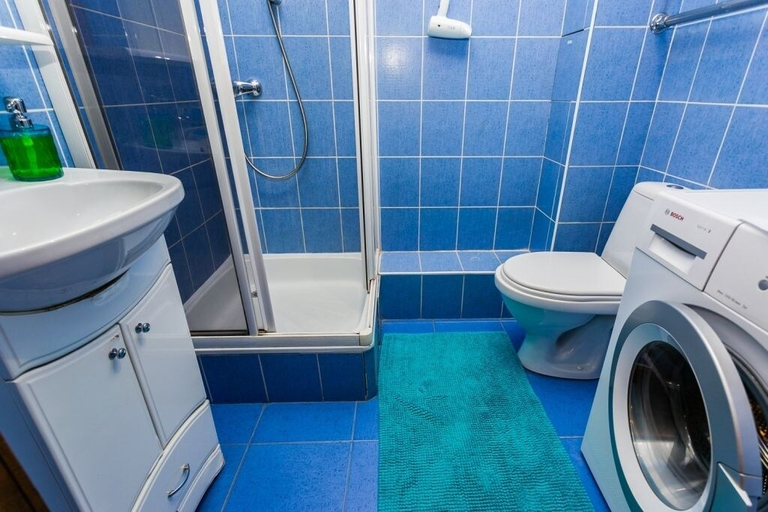 Bathroom, Apartment on Staryi Tolmachevskiy, Central