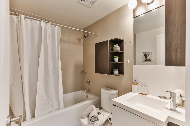 Bathroom, QuickStay - Breathtaking 3-Bedroom in the Heart of Downtown, Toronto