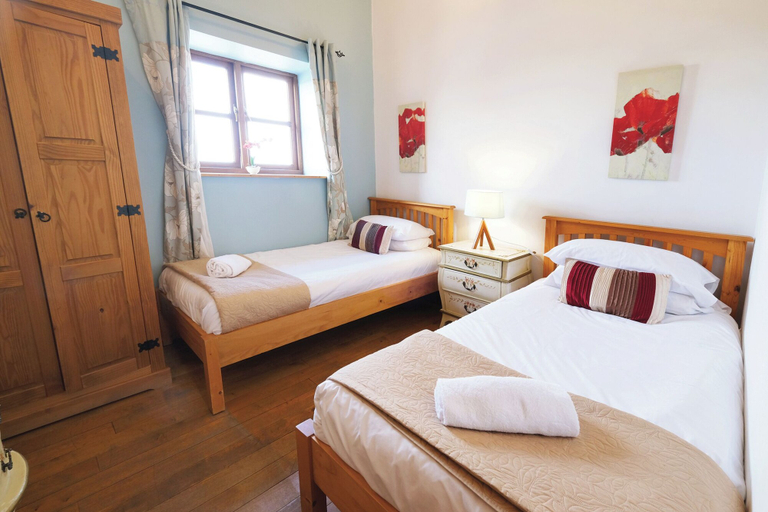 Bedroom 2, Ocean View Cottage 1 - Llanrhidian, Swansea