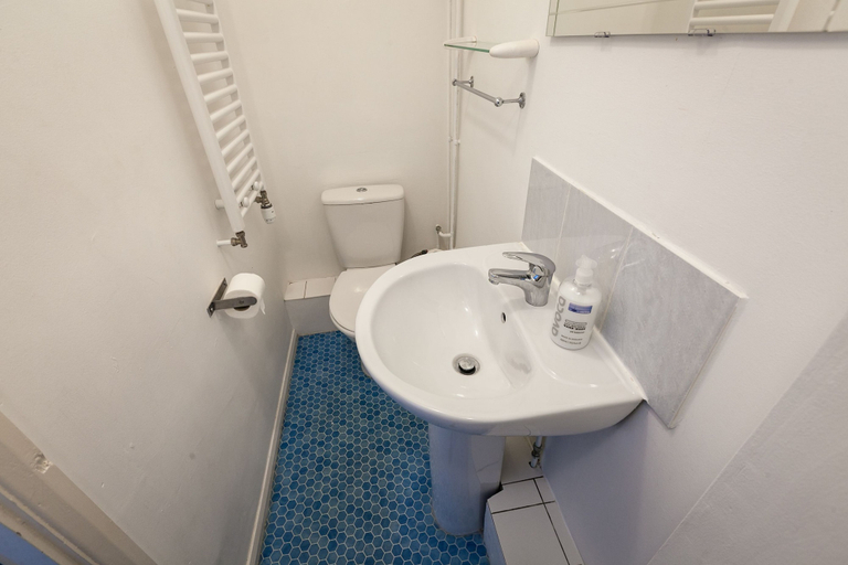 Bathroom 3, Clydesdale Apartments, Torbay