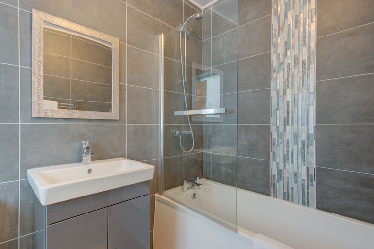 Bathroom 4, Sunderland Self Catering, Sunderland