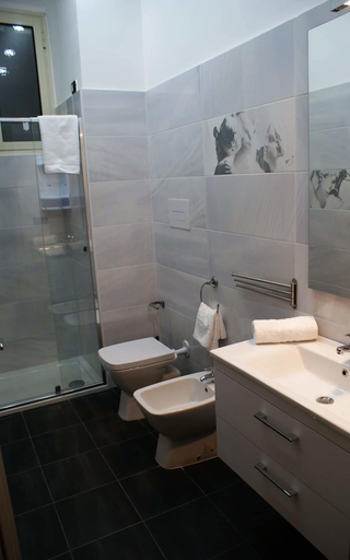 Bathroom 4, B&B Metropolitan RC, Reggio Di Calabria