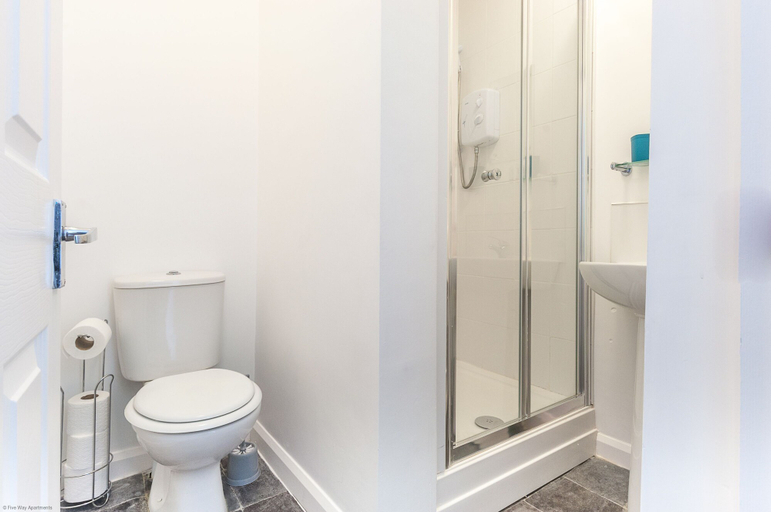 Bathroom 4, Five Way Apartments, Torbay