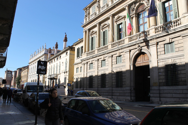 Exterior & Views 2, Re Lear, Verona