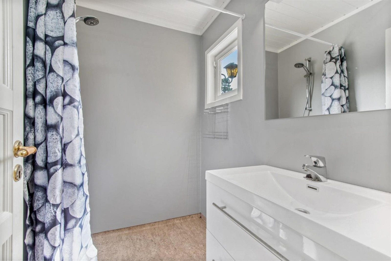 Bathroom, Larkollen vacation house, Rygge