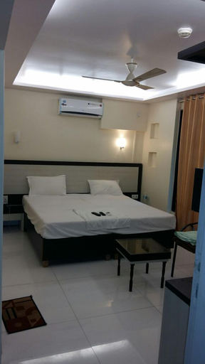 Bedroom 4, Hotel Aishwarya Residency, Thane