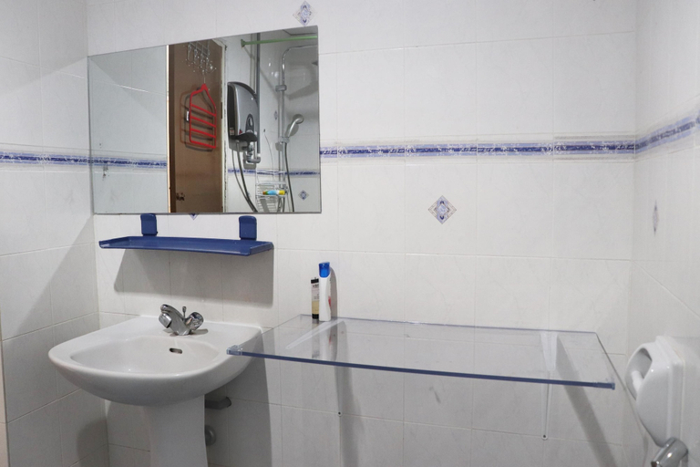 Bathroom 4, Lagenda Condominium, Malacca City